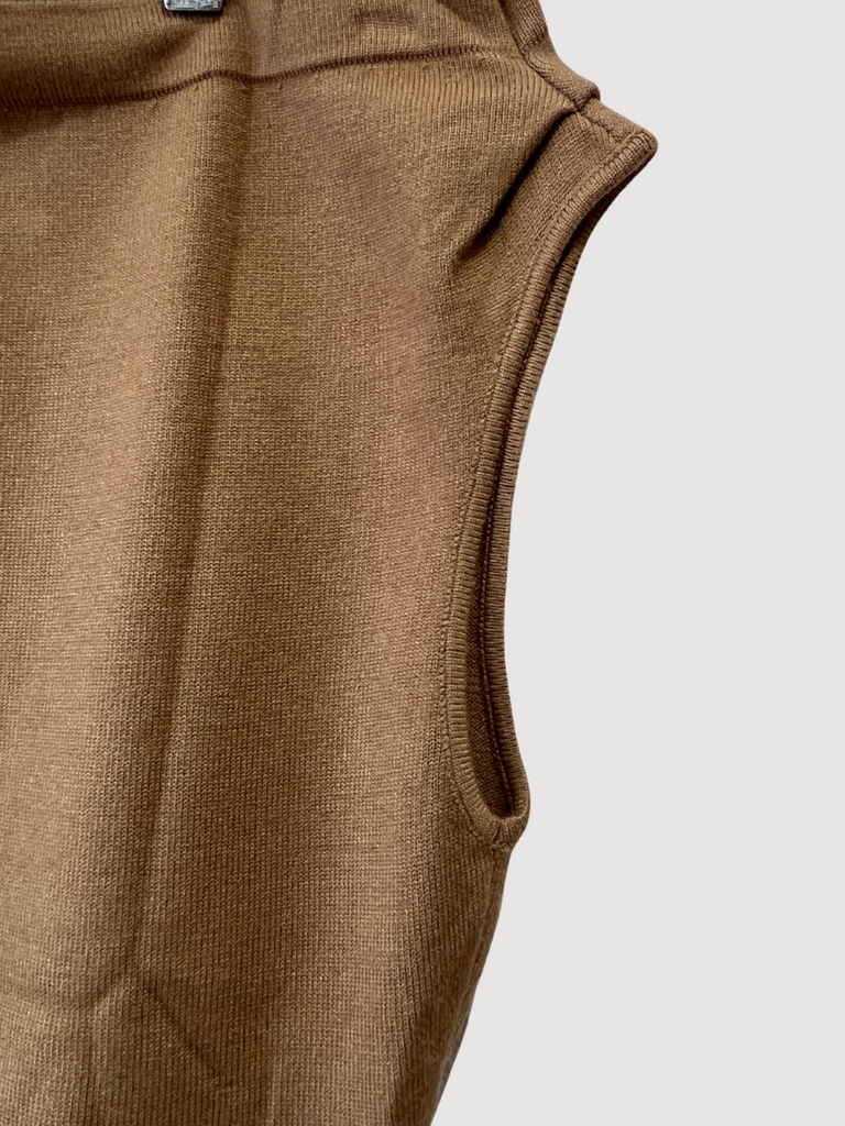 Camel off the Shoulder