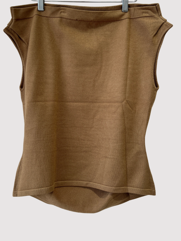 Camel off the Shoulder