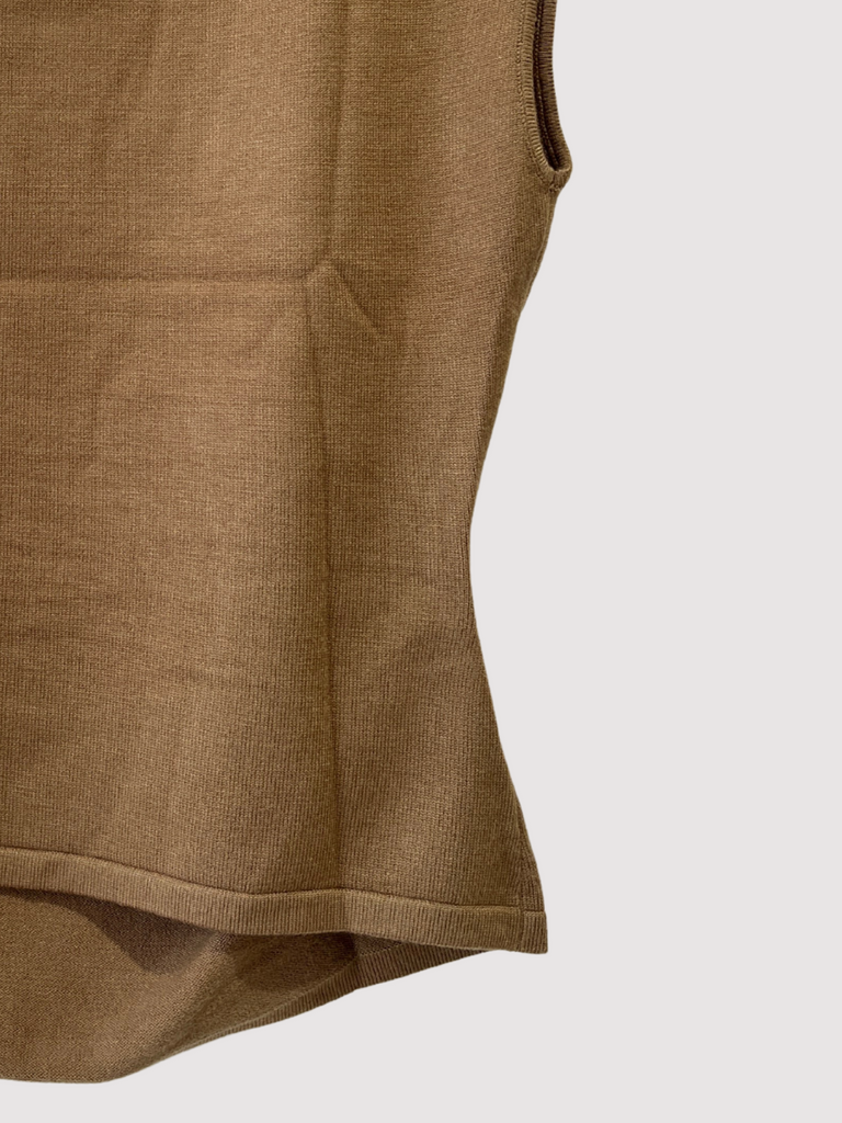 Camel off the Shoulder